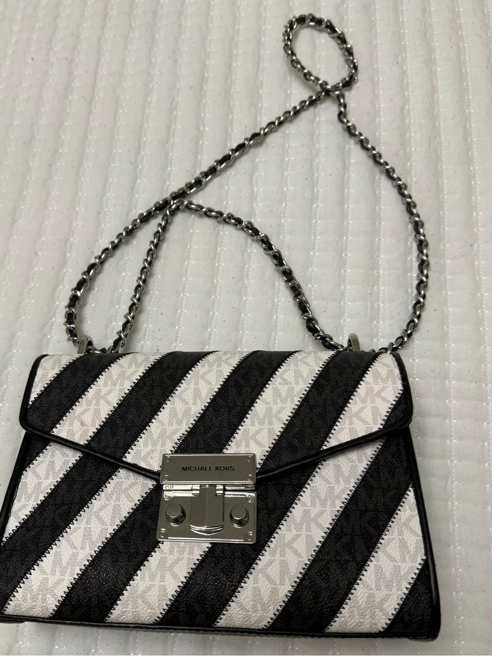 Michael Kors Black & White Diagonal Stripe Chain Crossbody - Picture 1 of 3